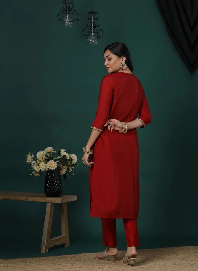 جلو باص طقم من كورتا وبنطال بخصر مطاطي ومطرز للنساء